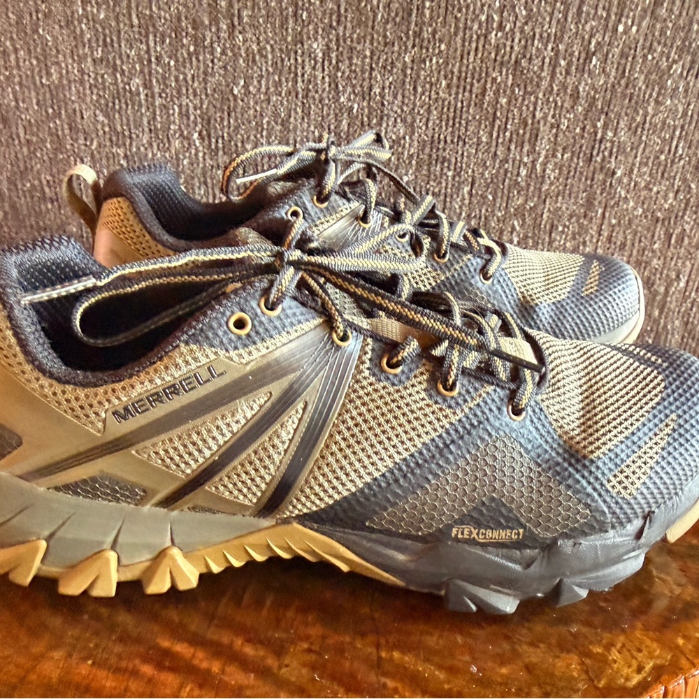 Merrell Men's Black and Tan Athletic Shoes